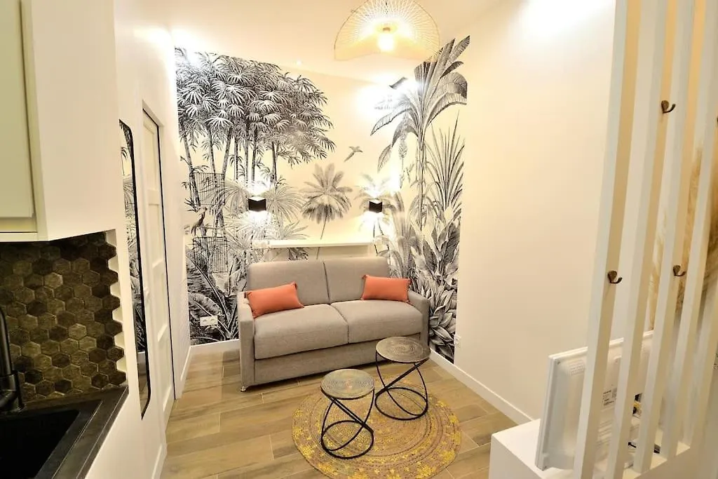 Tiny Cosy Studio Namastay In Trendy Canal St Martin Area Paris
